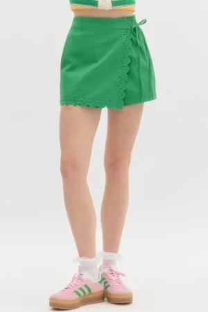 DECLAN EYELET WRAP SKORT IN KELLY GREEN