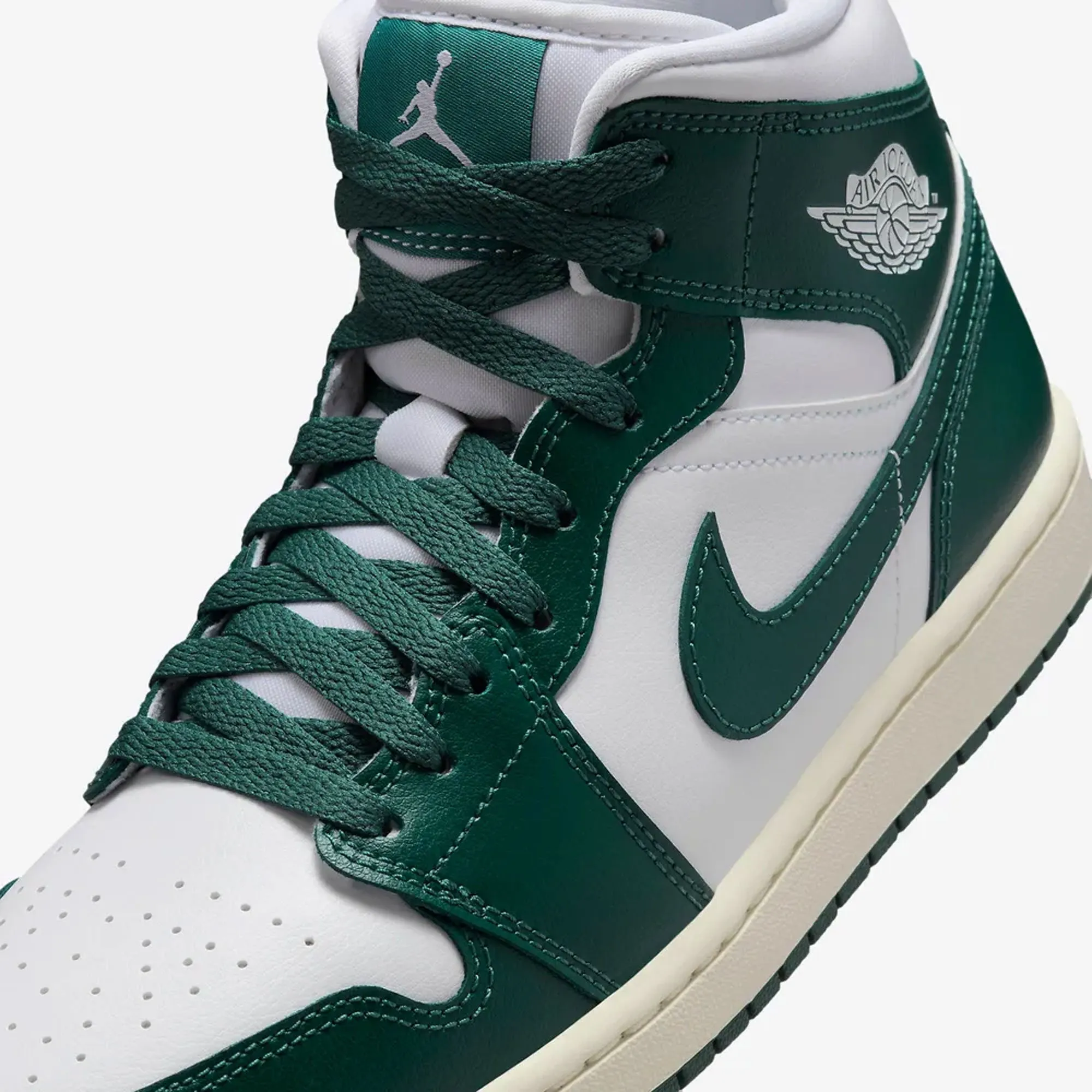 JORDAN | WMN'S AIR JORDAN 1 MID { WHITE/OXIDIZED GREEN-SAIL
