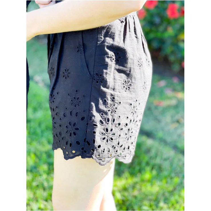 Lara Lace Short With Eyelet Detail