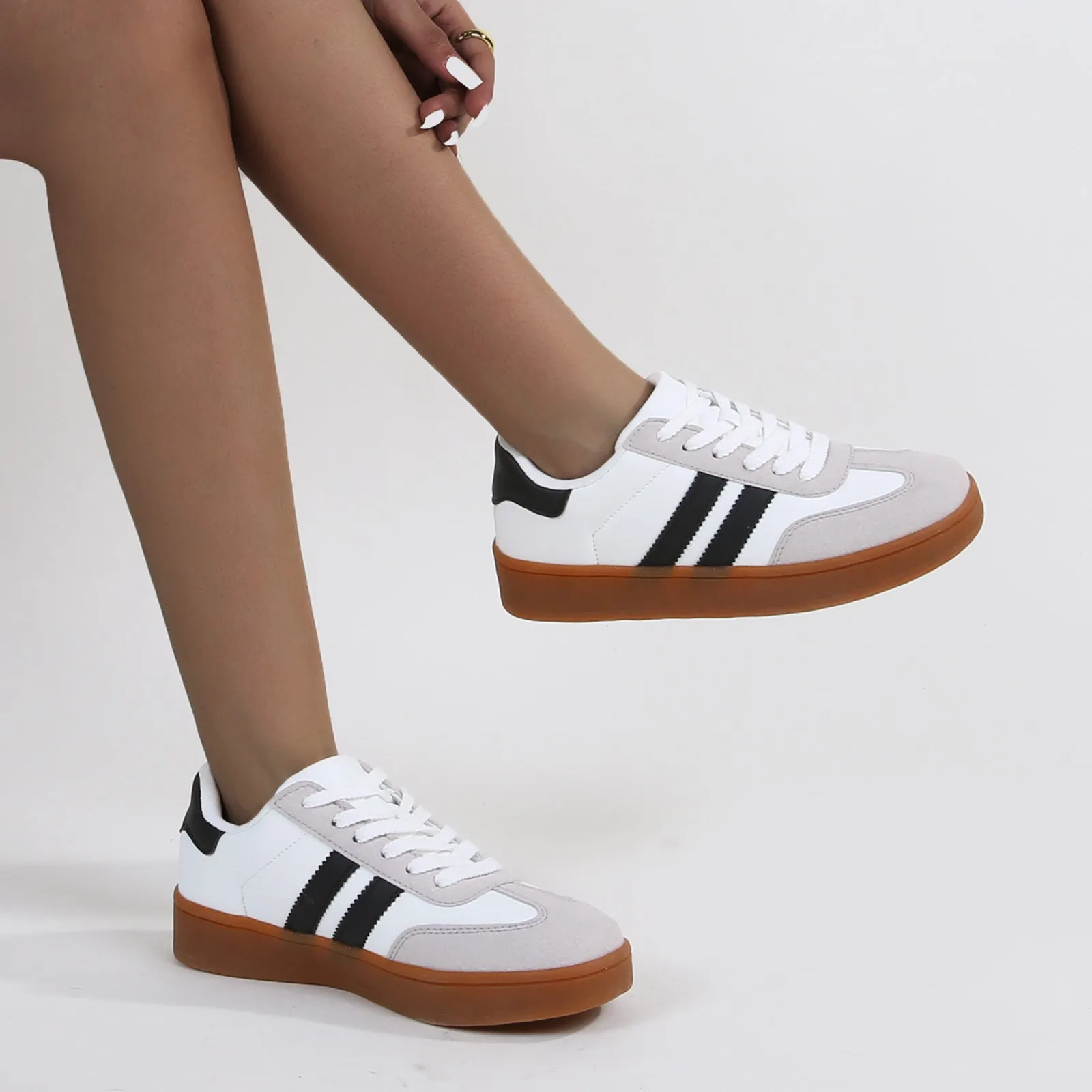 Lisa Retro Gum Sole Sneakers
