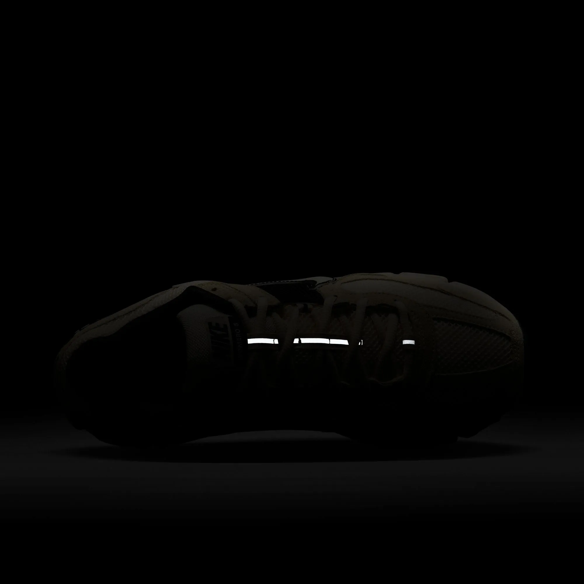 Nike - Zoom Vomero 5 ~ Alabaster