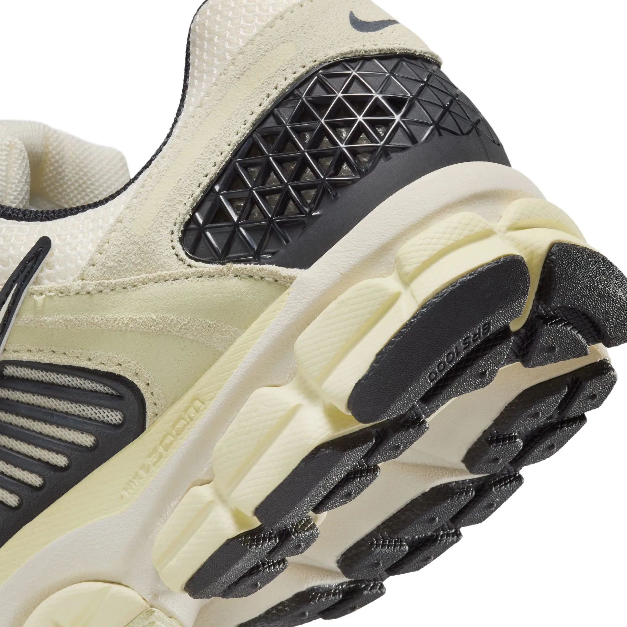 Nike - Zoom Vomero 5 ~ Alabaster